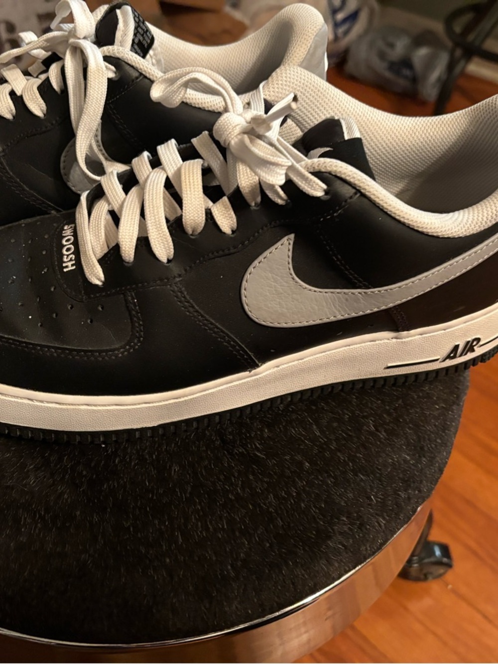 Nike Men's Black and White Low-Top Sneakers